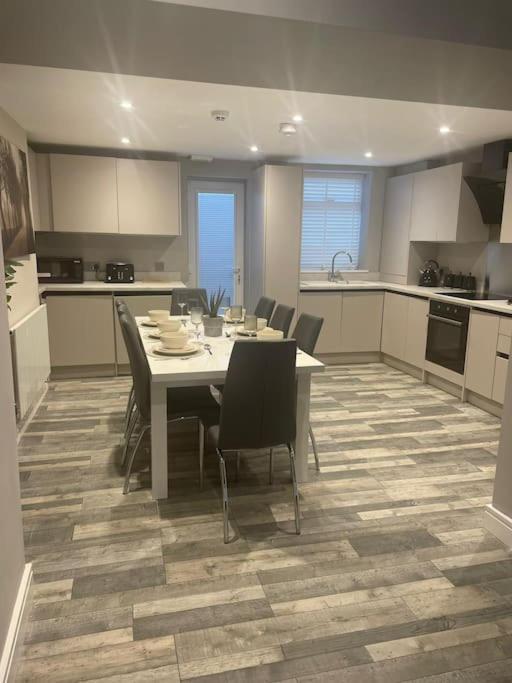Rivendell Modern 2 Bedroom Apartment In St Peters Village Sleeps 6 Broadstairs Buitenkant foto