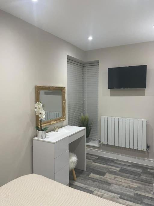 Rivendell Modern 2 Bedroom Apartment In St Peters Village Sleeps 6 Broadstairs Buitenkant foto